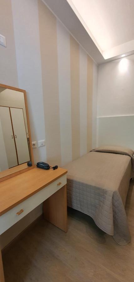 Hotel Arno Мисано Адриатико Екстериор снимка