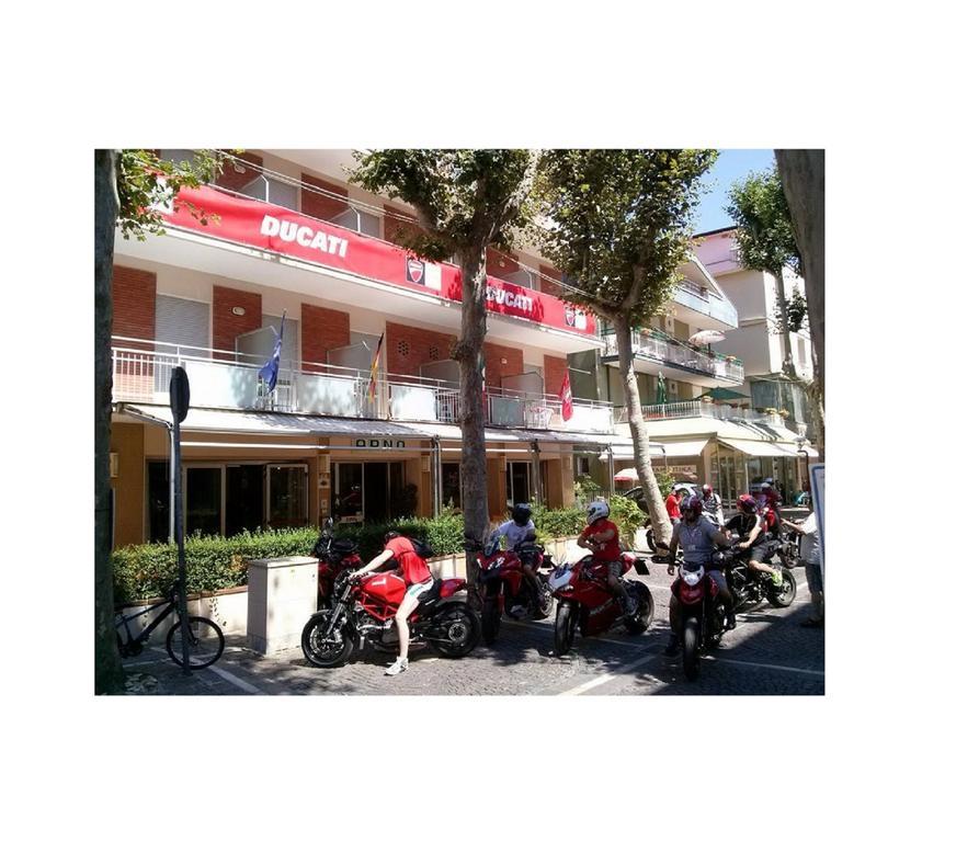 Hotel Arno Мисано Адриатико Екстериор снимка