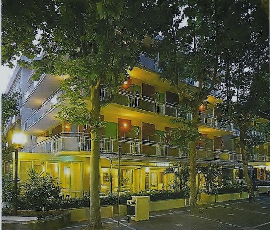 Hotel Arno Мисано Адриатико Екстериор снимка