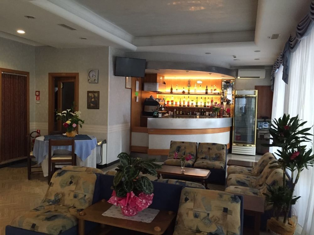 Hotel Arno Мисано Адриатико Екстериор снимка