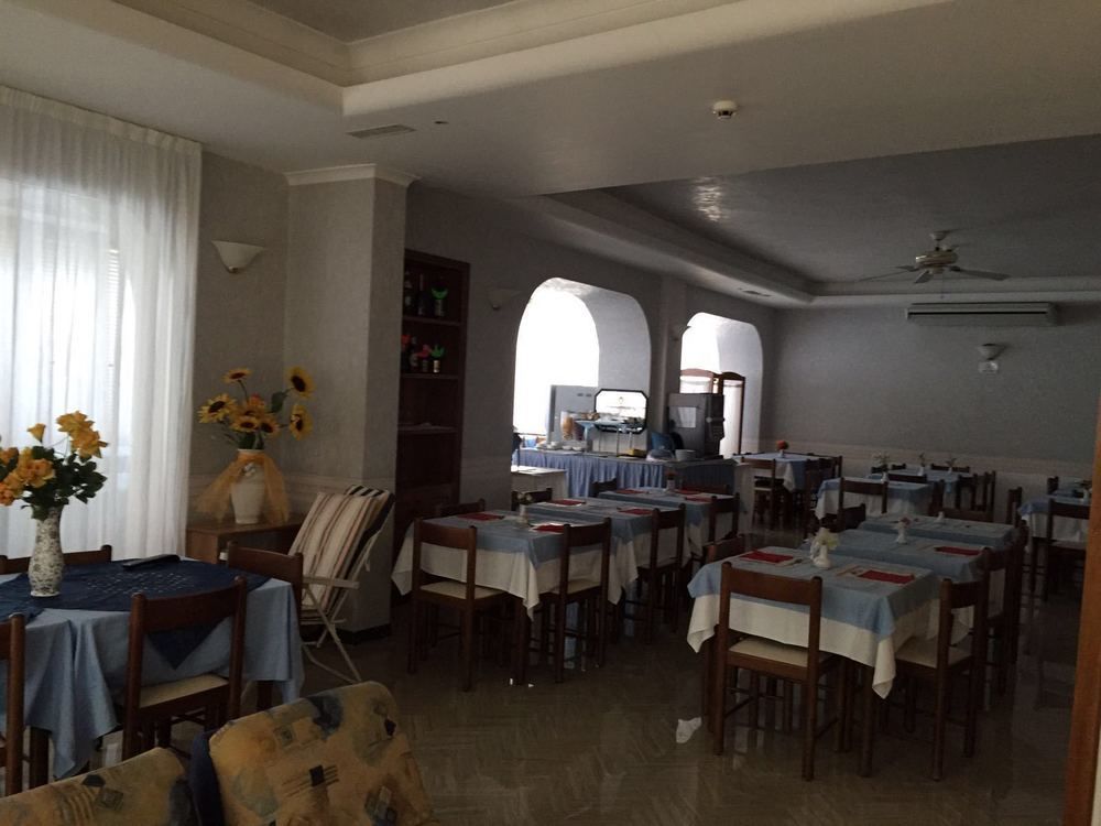 Hotel Arno Мисано Адриатико Екстериор снимка