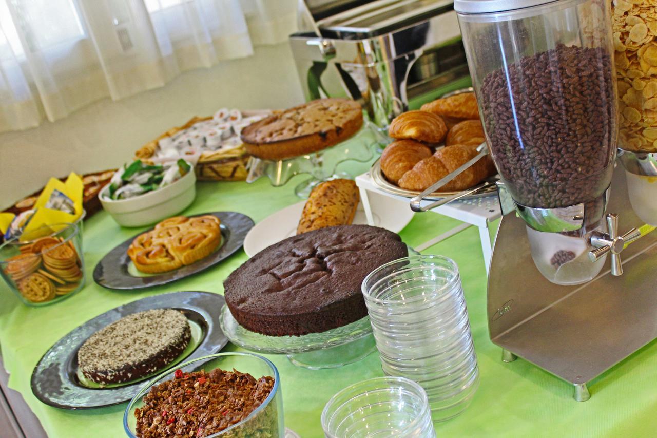 Hotel Arno Мисано Адриатико Екстериор снимка