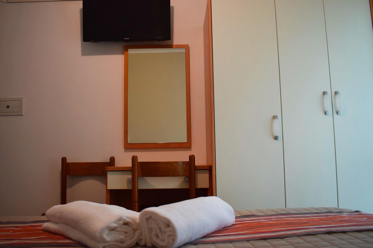 Hotel Arno Мисано Адриатико Екстериор снимка