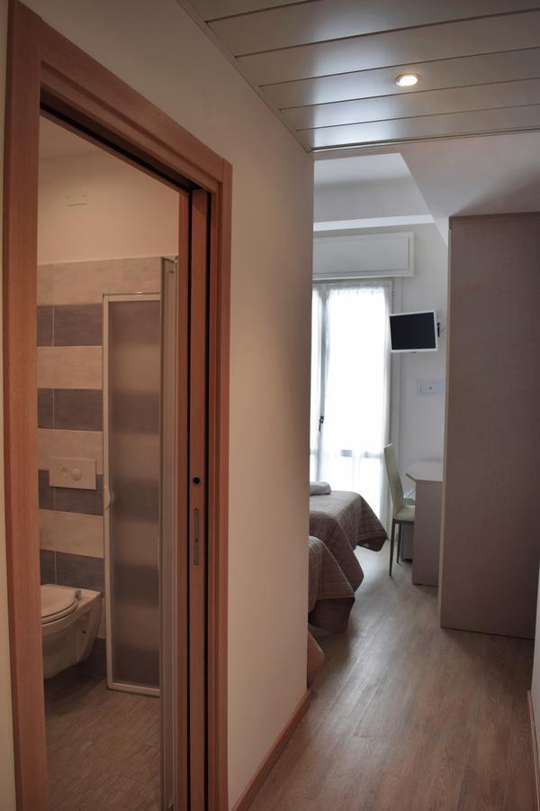 Hotel Arno Мисано Адриатико Екстериор снимка