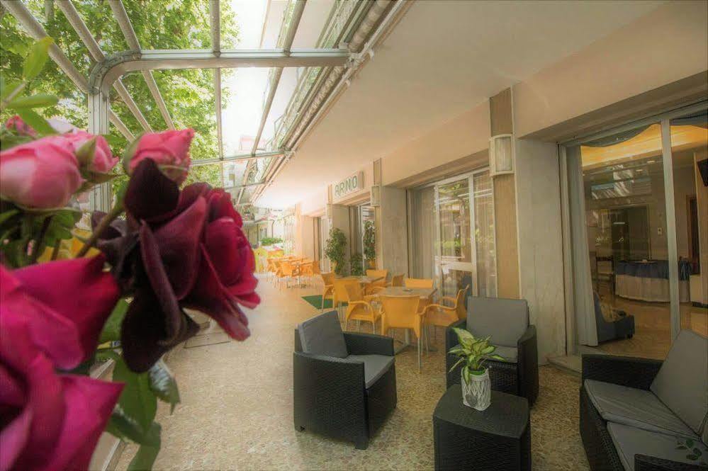 Hotel Arno Мисано Адриатико Екстериор снимка