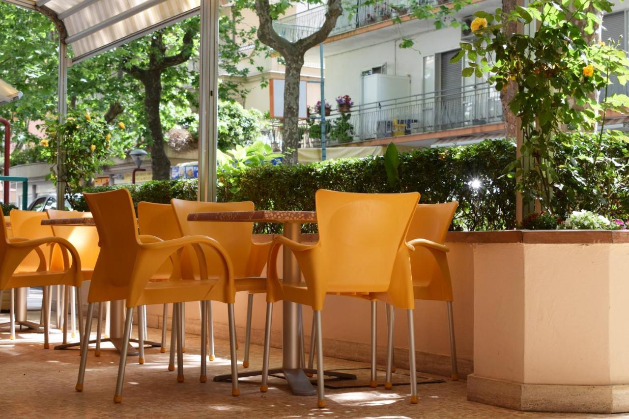 Hotel Arno Мисано Адриатико Екстериор снимка